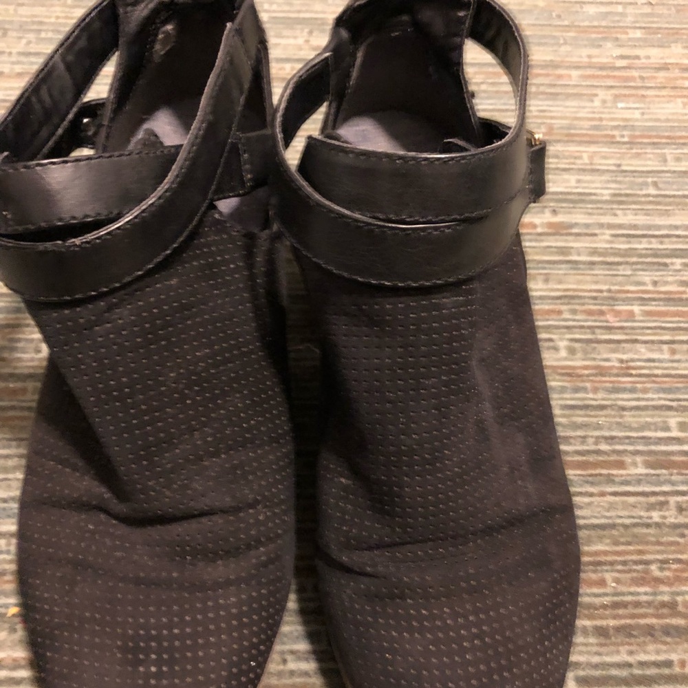 Black boats
